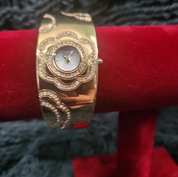 Badgley Mischka Gold Watch - Picture 2 of 8